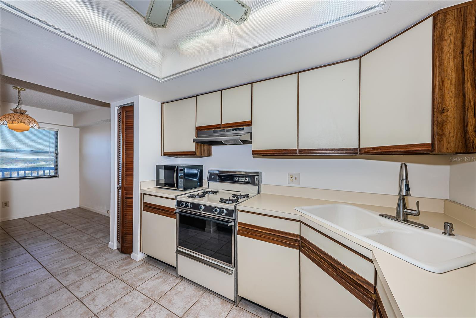 ISLAND VIEW SOUTH CONDO - Residential