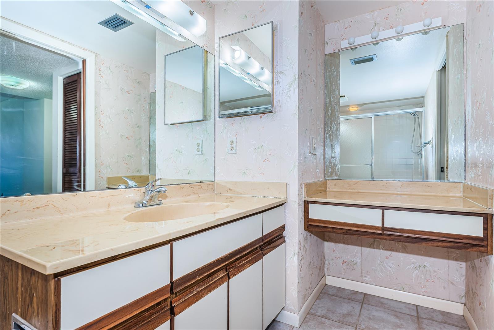 ISLAND VIEW SOUTH CONDO - Residential