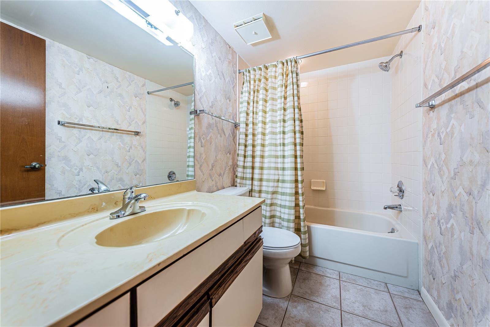 ISLAND VIEW SOUTH CONDO - Residential