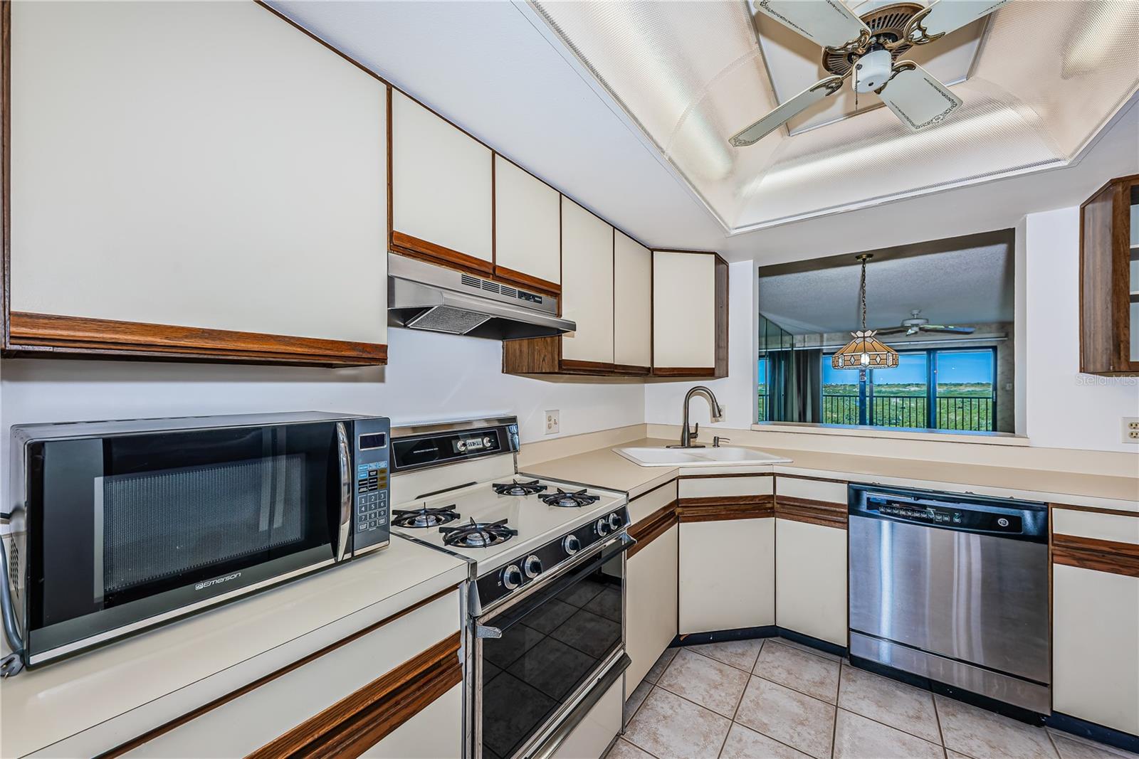 ISLAND VIEW SOUTH CONDO - Residential