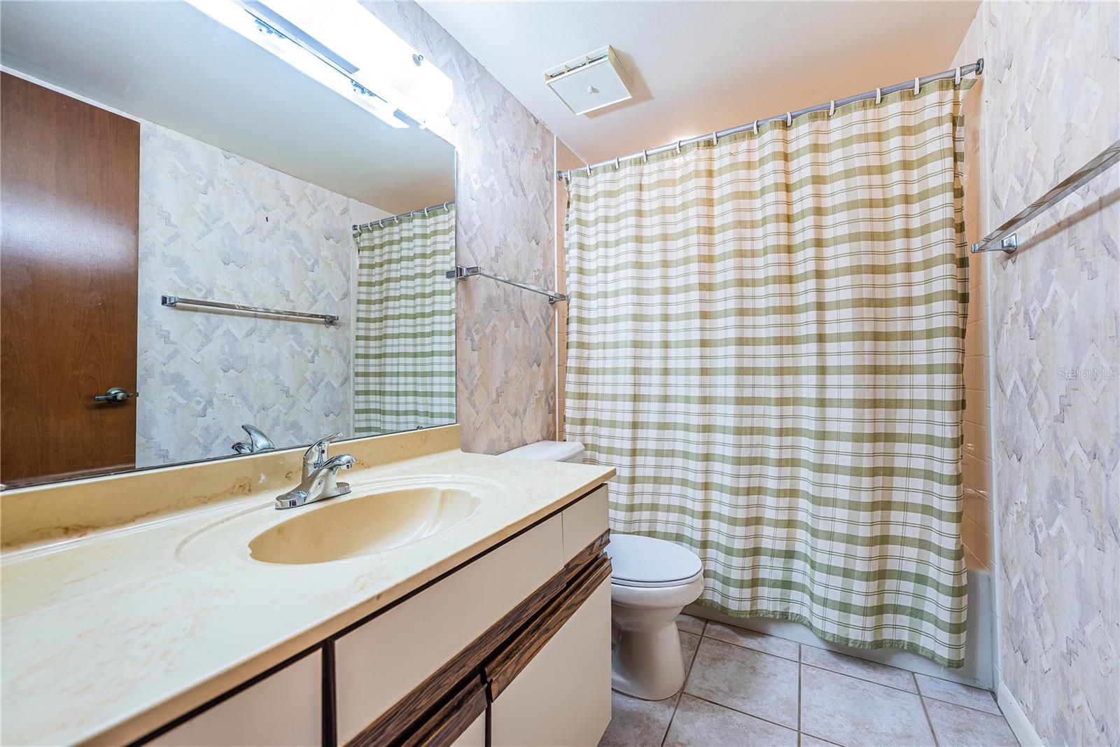 ISLAND VIEW SOUTH CONDO - Residential