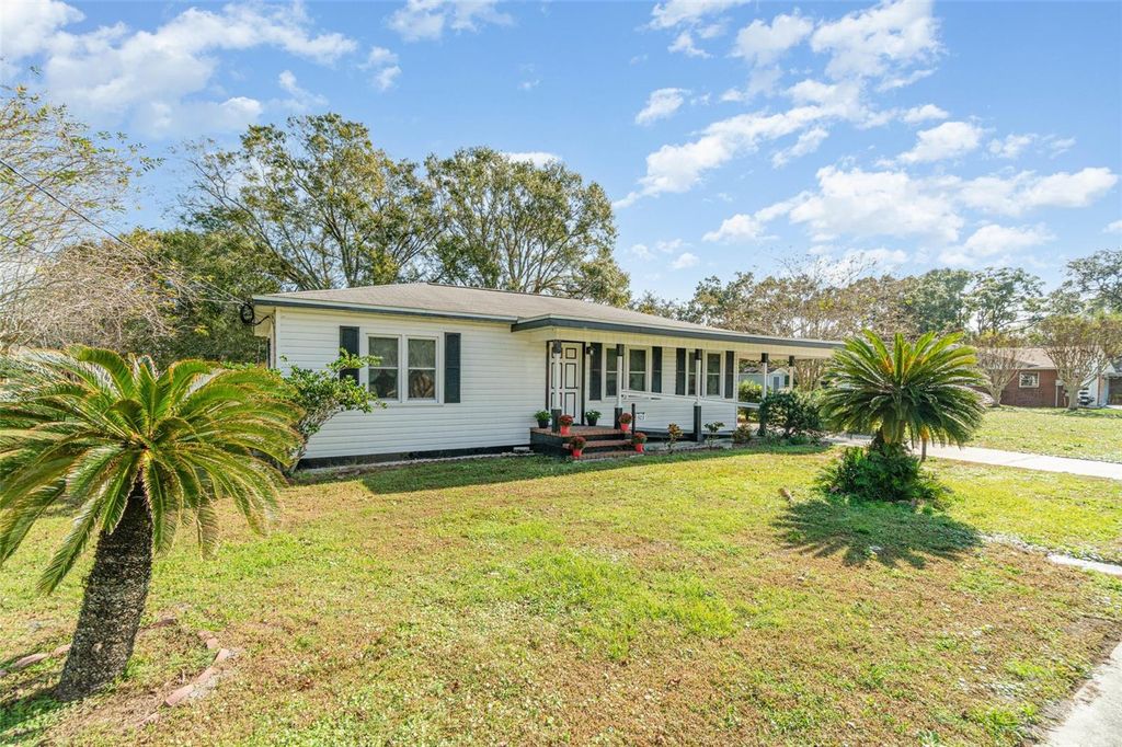 Photo of 903 N Forrest Avenue, Kissimmee, FL 34741 (MLS # S5139279)