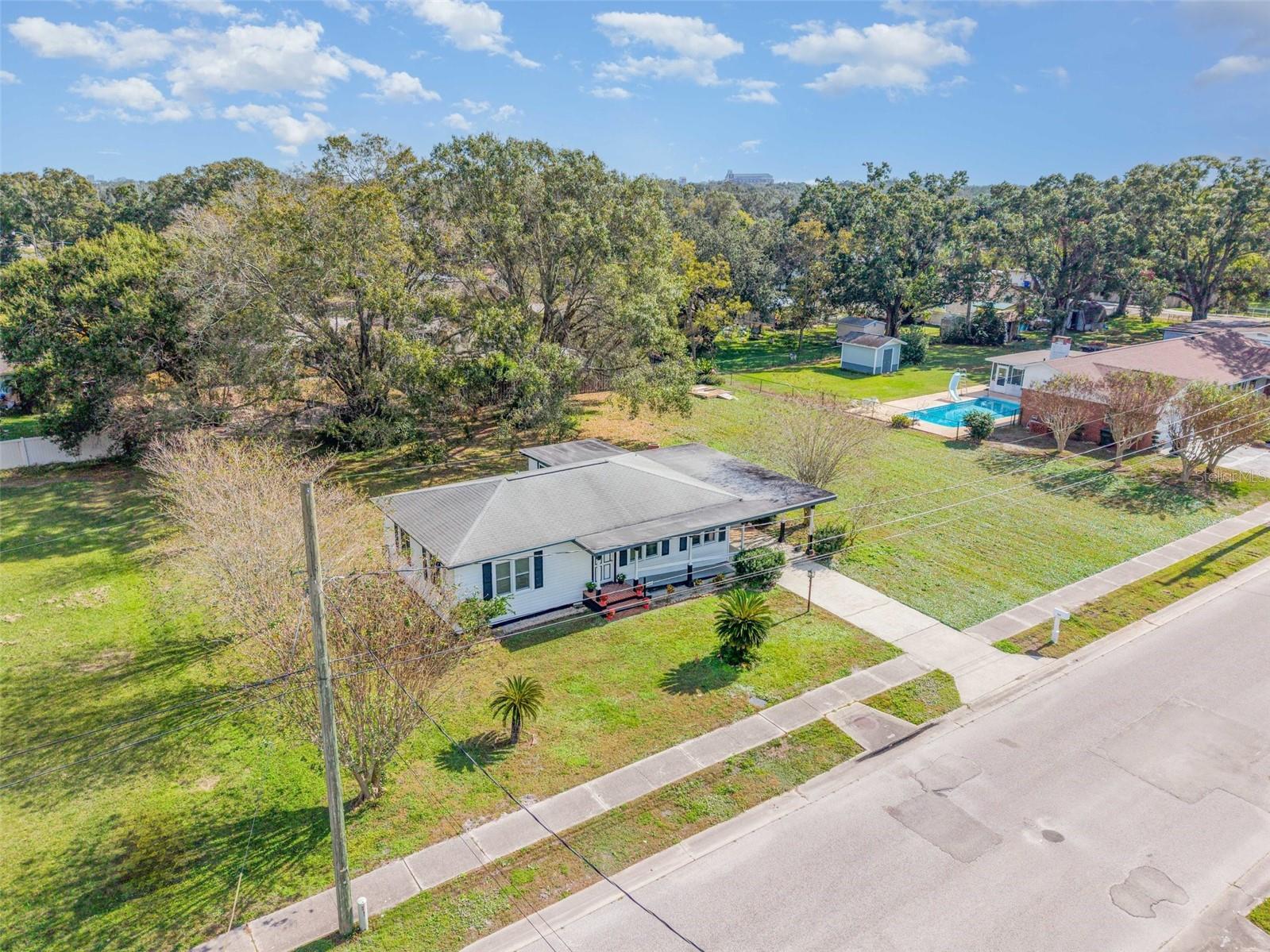 903 N FORREST AVENUE