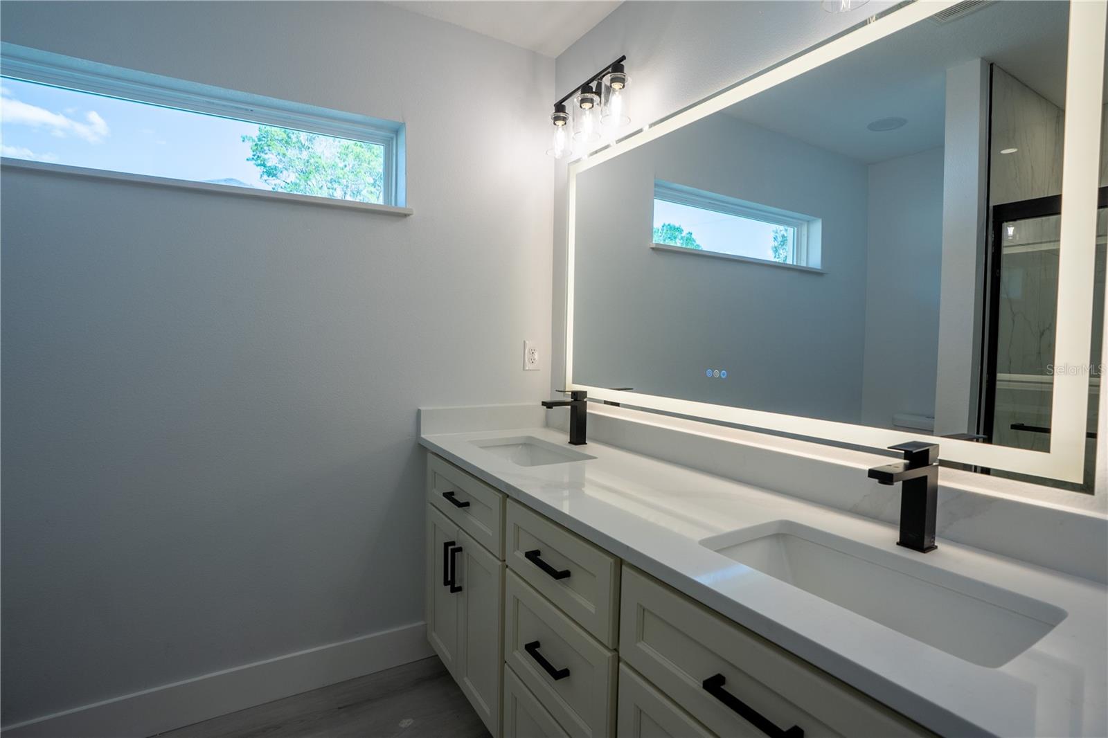 ROLLING RANCH ESTATE - Residential