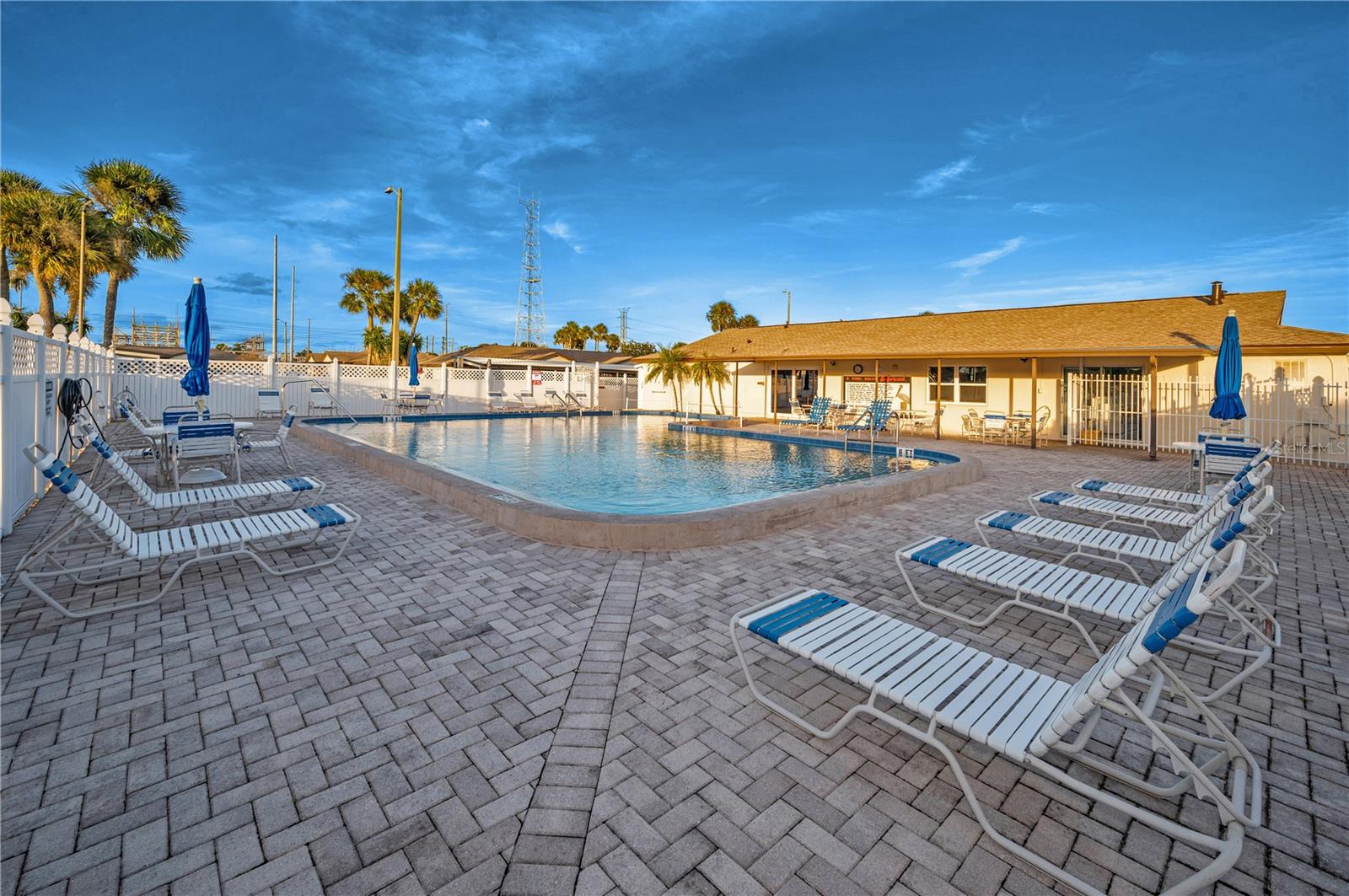 HILL CREST VILLAS - Residential