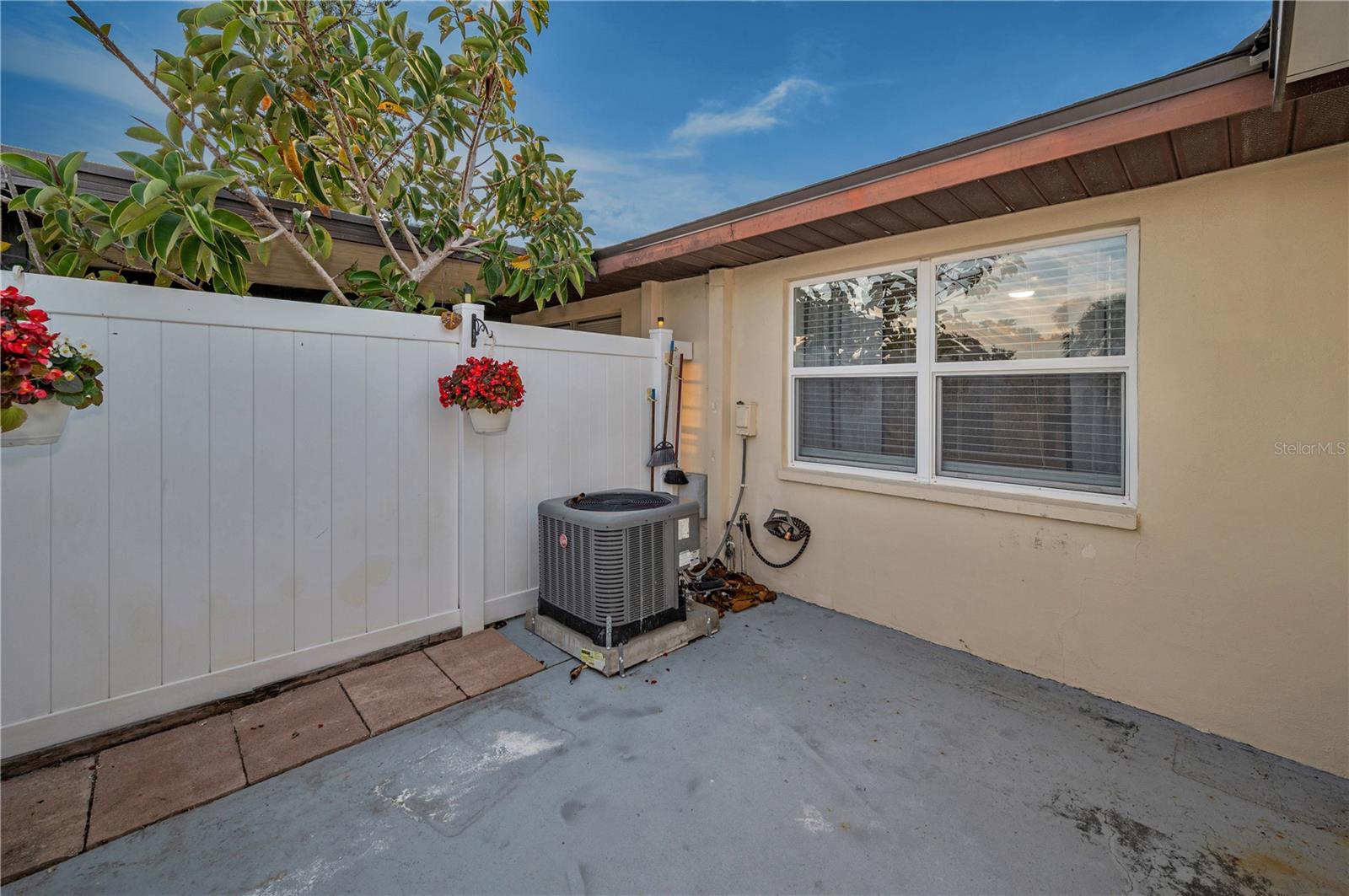 HILL CREST VILLAS - Residential