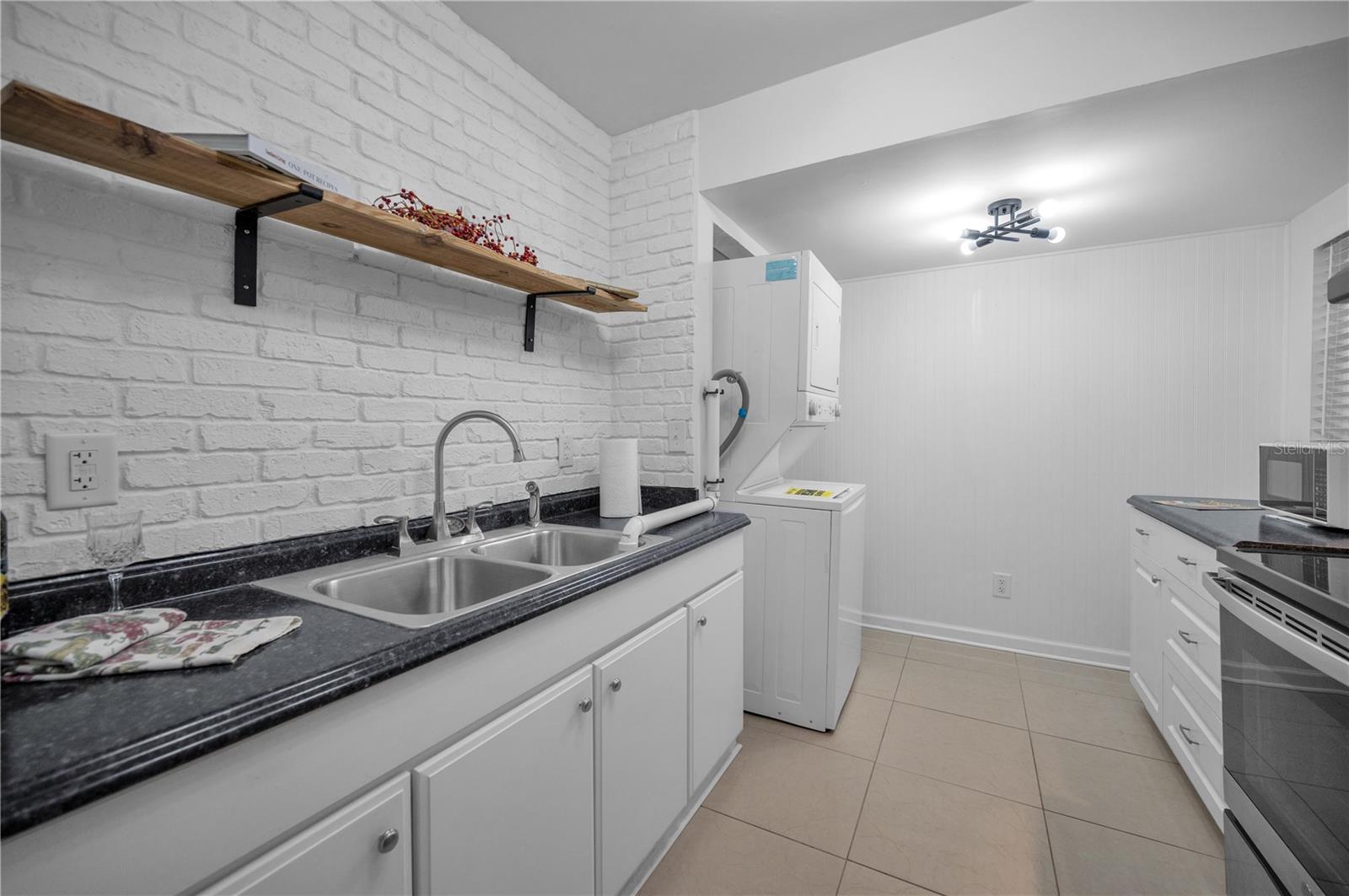 HILL CREST VILLAS - Residential