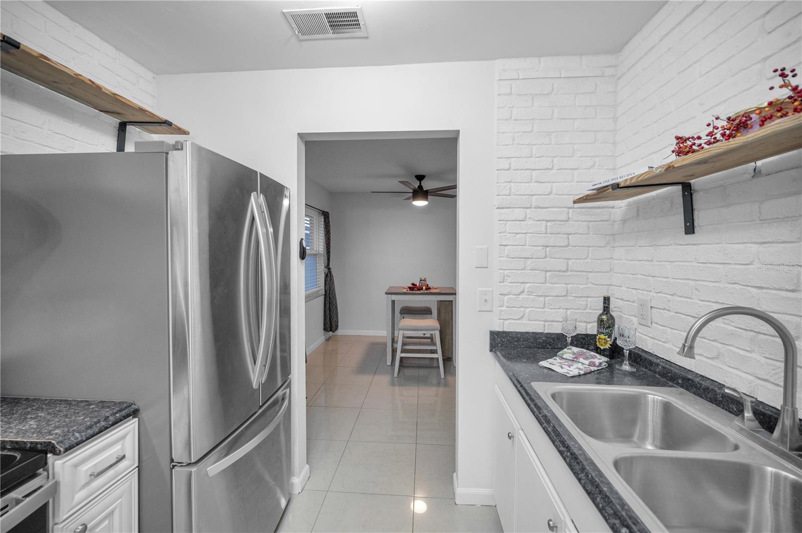 HILL CREST VILLAS - Residential