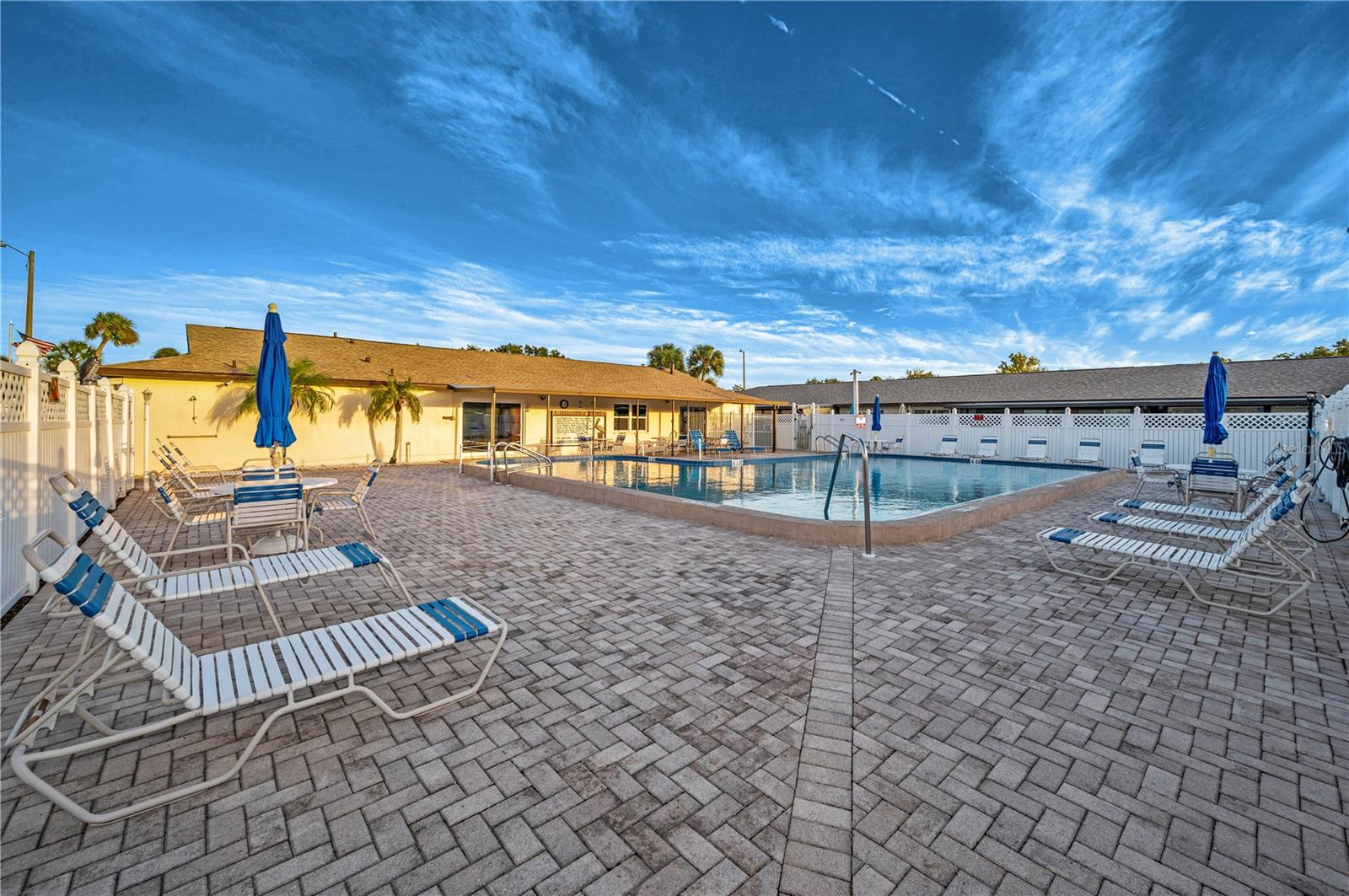 HILL CREST VILLAS - Residential