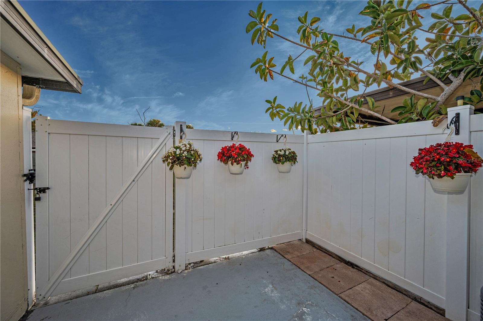 HILL CREST VILLAS - Residential