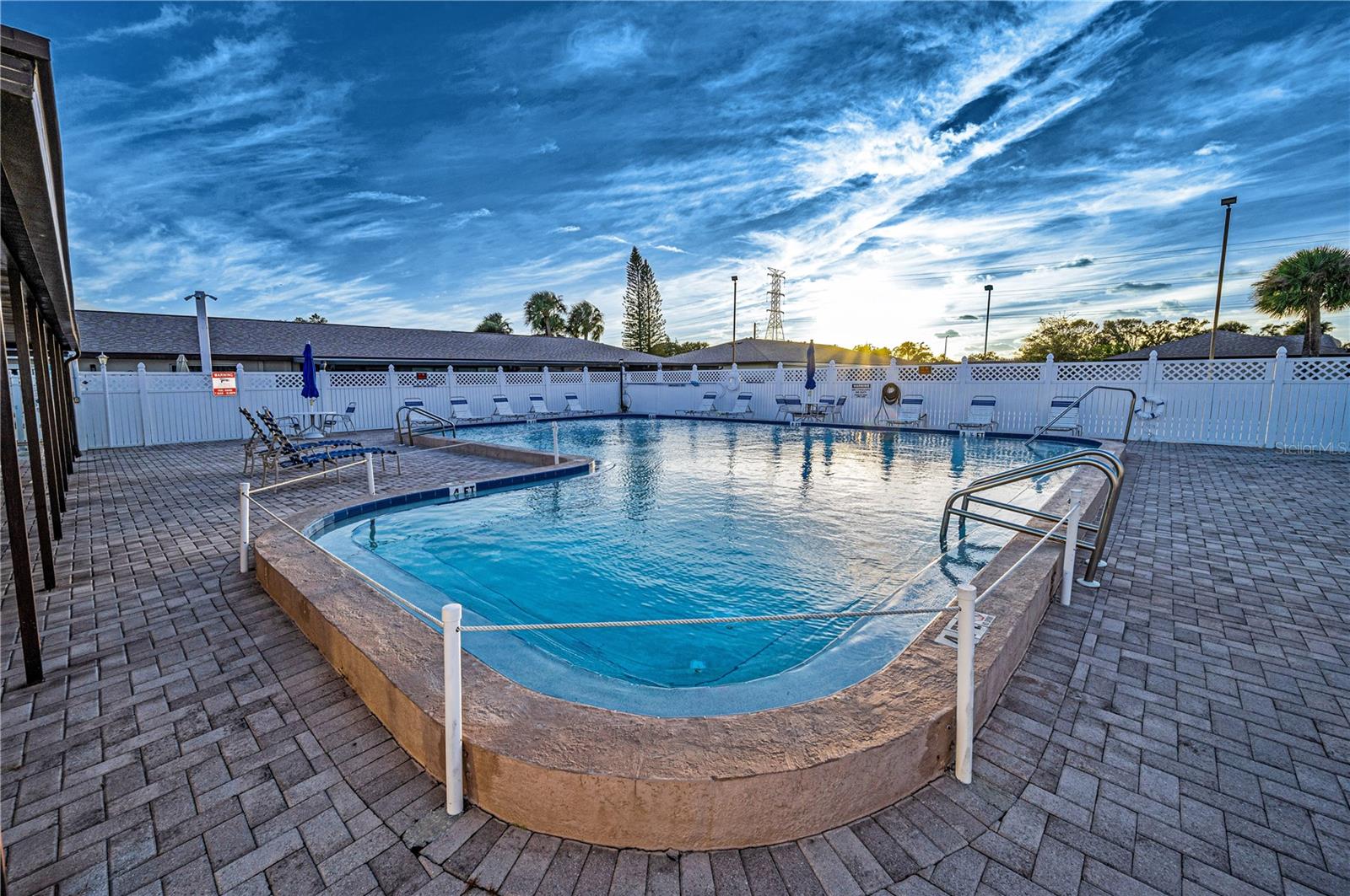 HILL CREST VILLAS - Residential