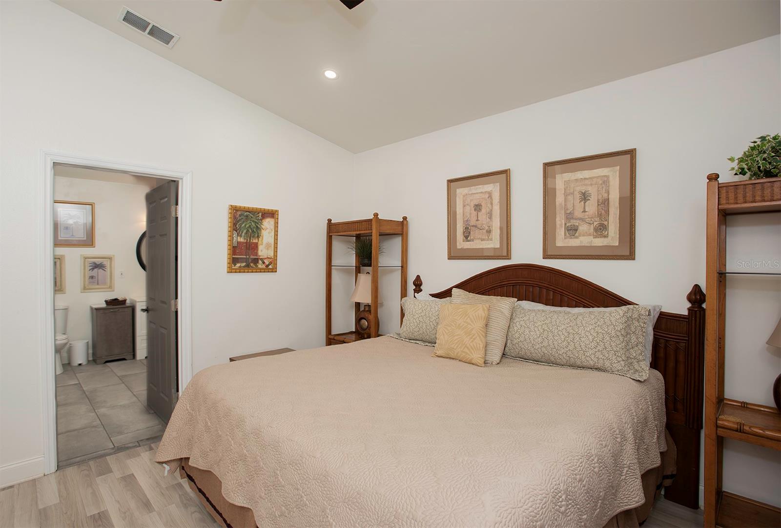 KENILWORTH - Residential