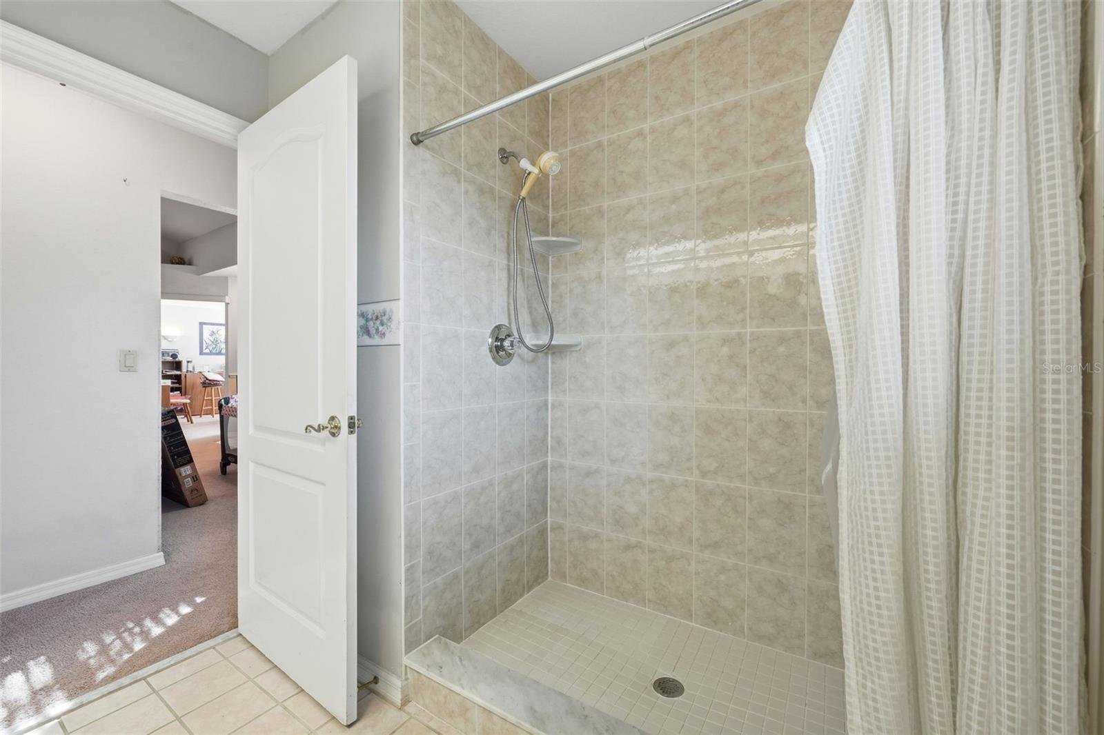 COUNTRY ESTATE KENSINGTON - Residential