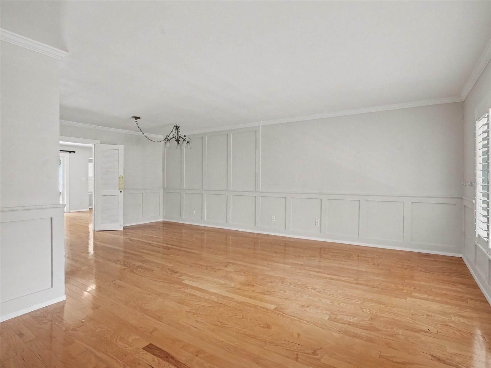 520 LAUREL LANE