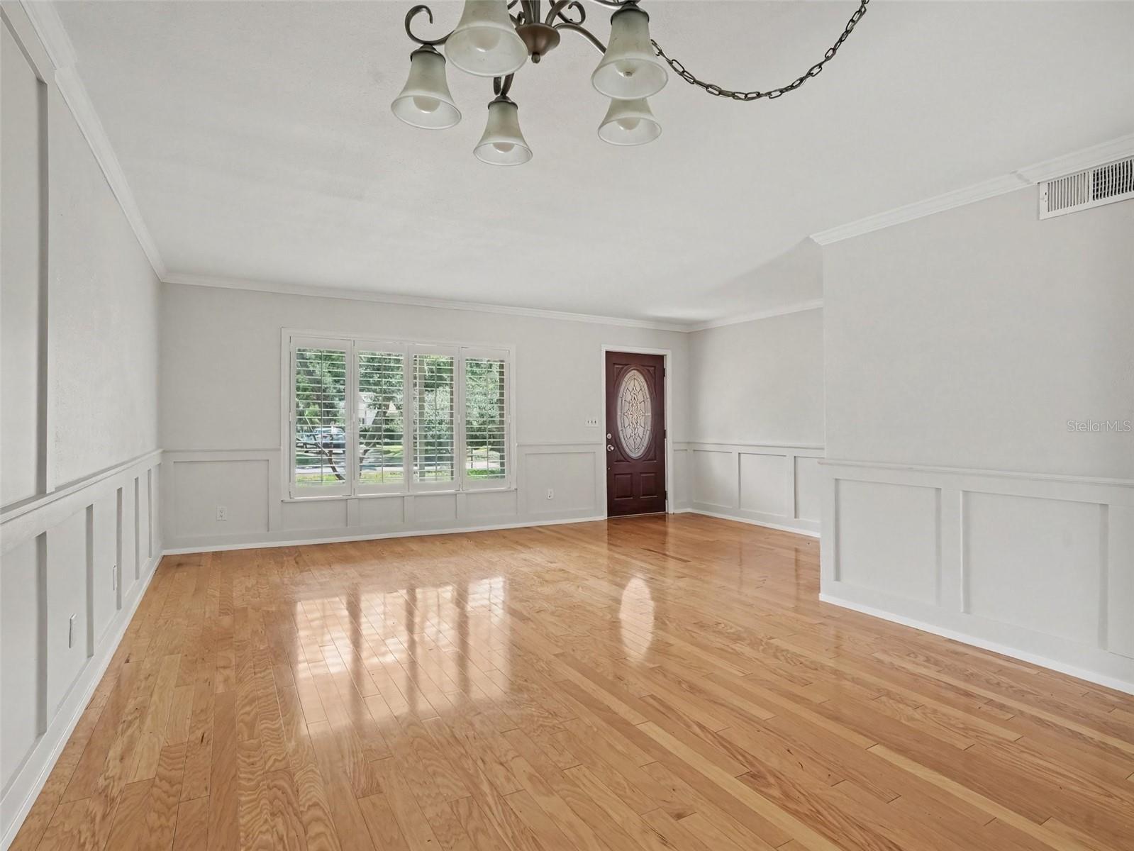 520 LAUREL LANE