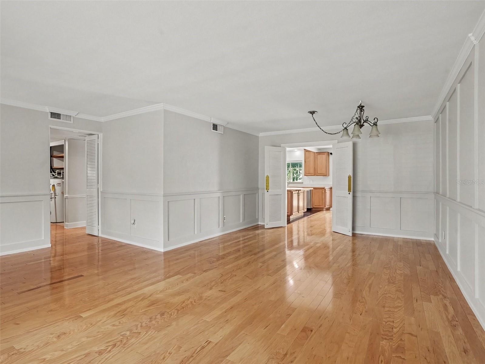 520 LAUREL LANE