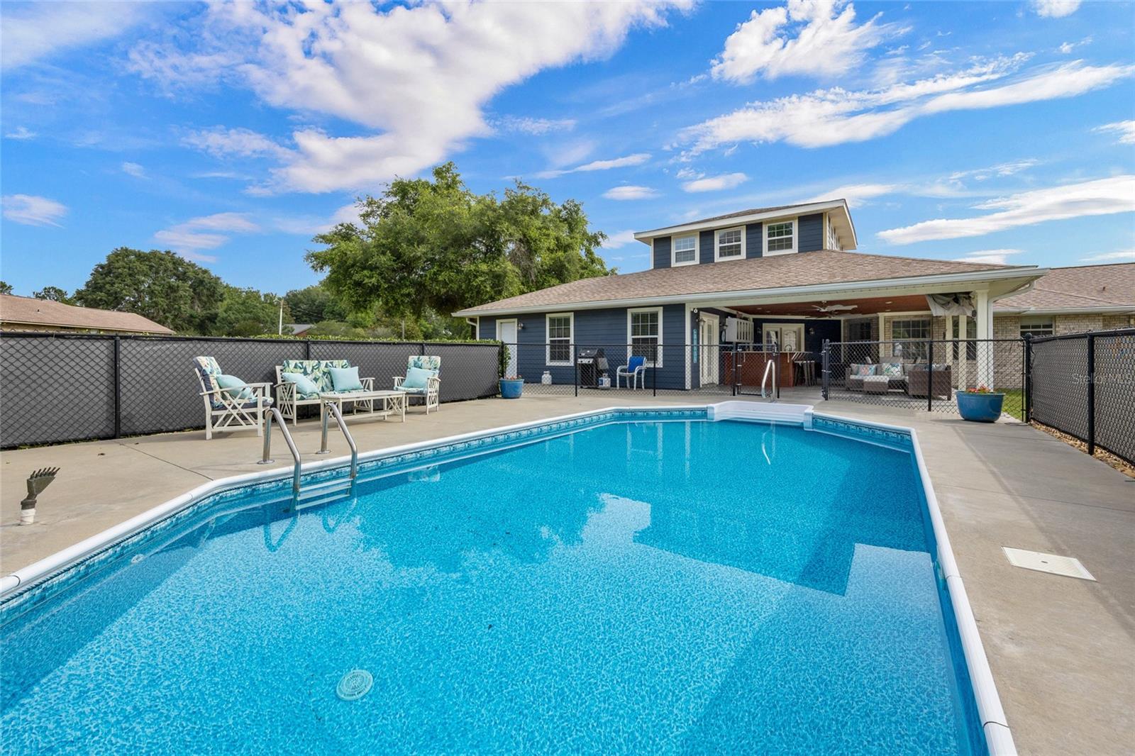 576 SW BRODERICK DRIVE