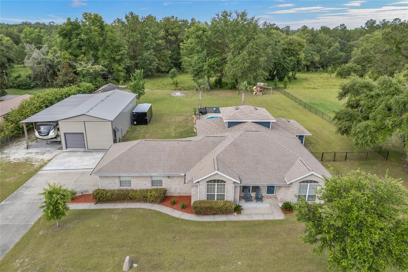 576 SW BRODERICK DRIVE