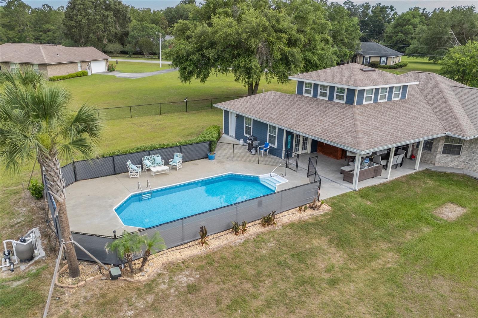 576 SW BRODERICK DRIVE