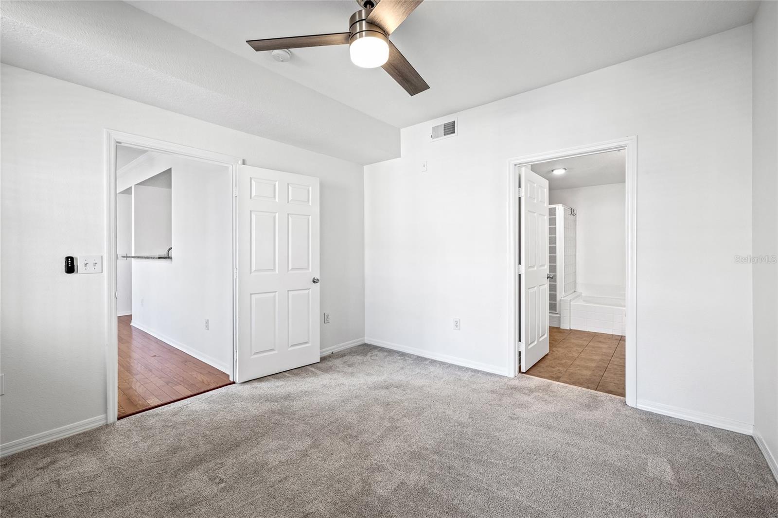 HARBOUR PLACE CITY HOMES - Residential Lease