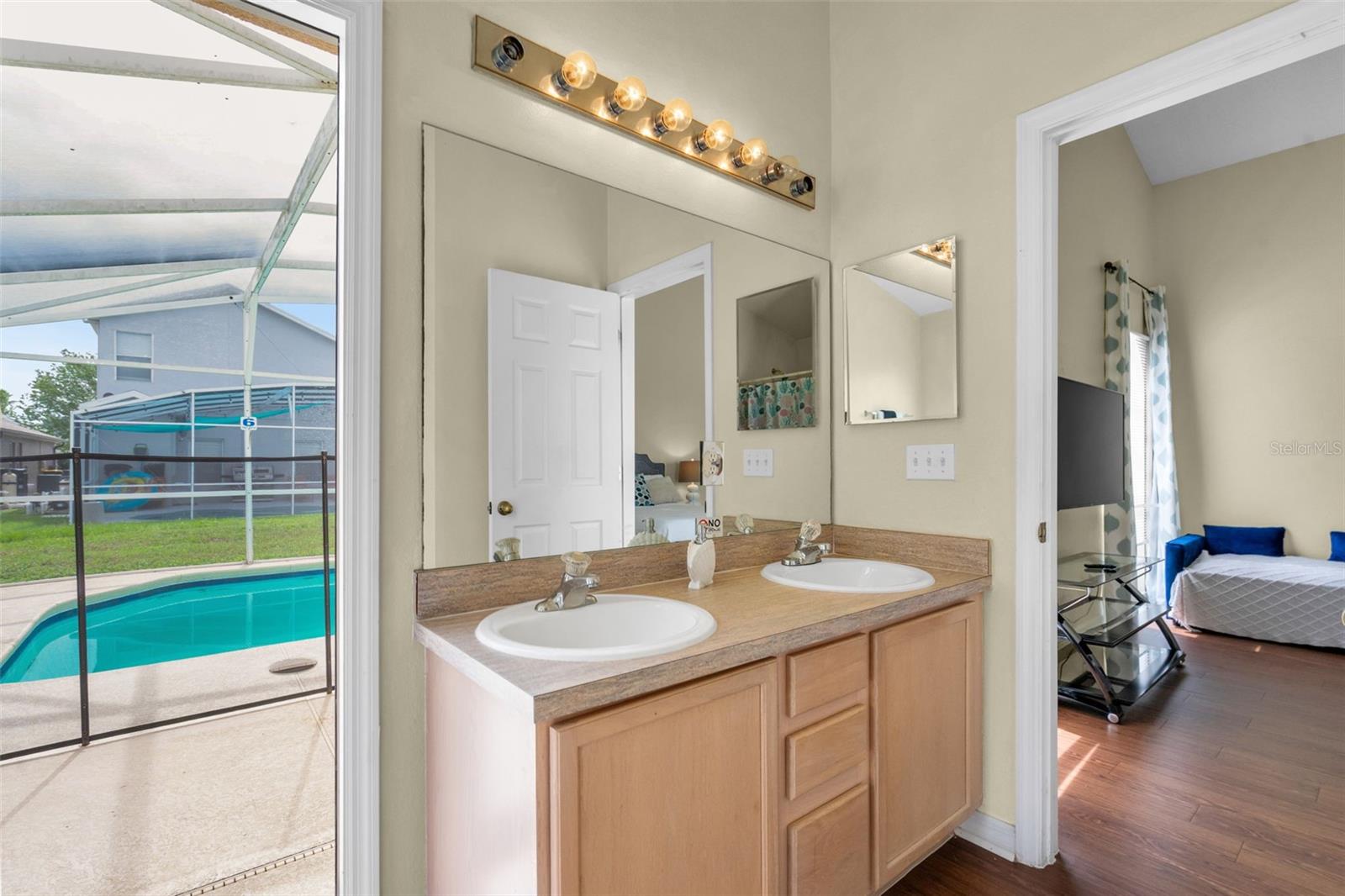 HAMPTON ESTATES - Residential