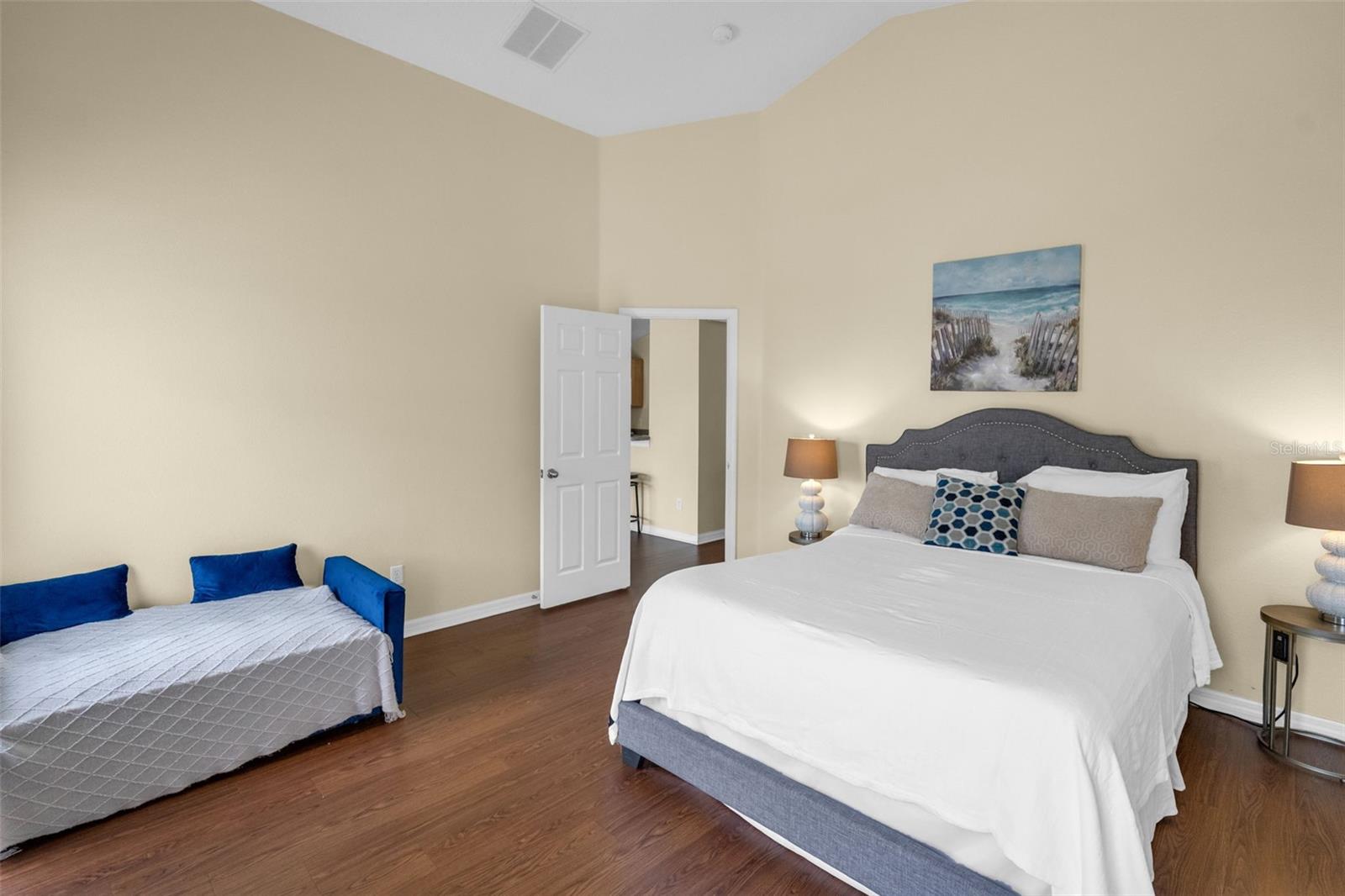 HAMPTON ESTATES - Residential