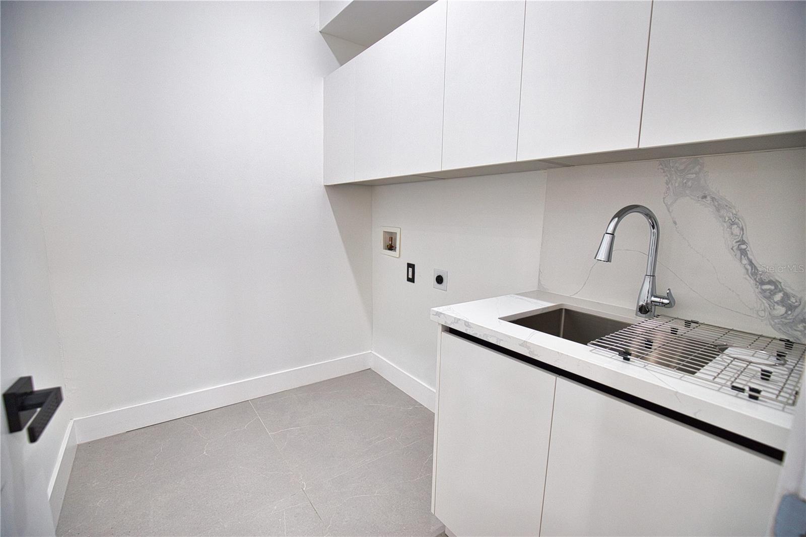 ROTANDA WEST PINE VLY - Residential