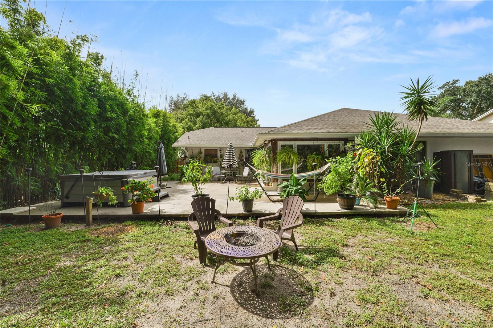 TROPICAL MANOR - Residential