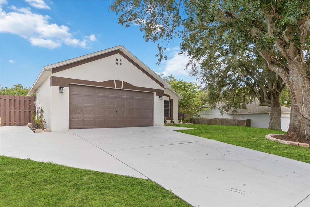 Photo of 232 Bent Oak Loop, Davenport, FL 33837 (MLS # O6396676)