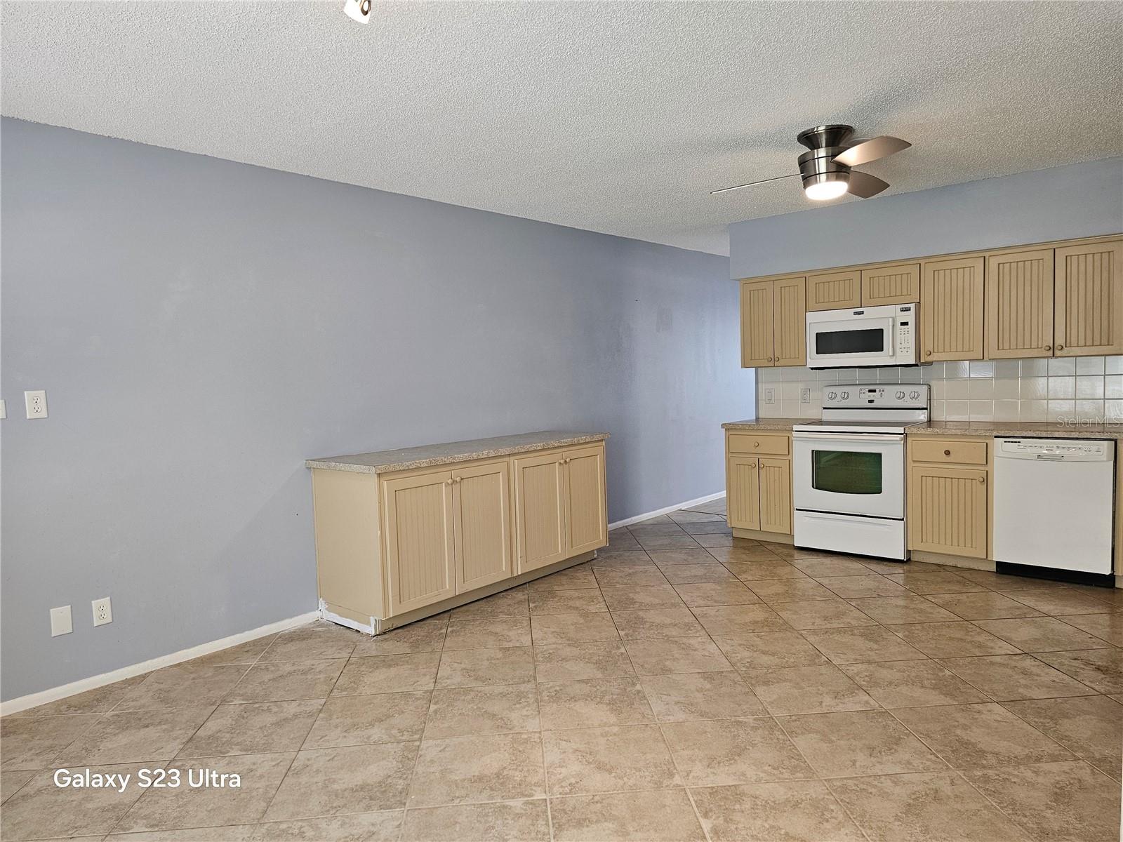 ON TOP OF THE WORLD - Residential Lease