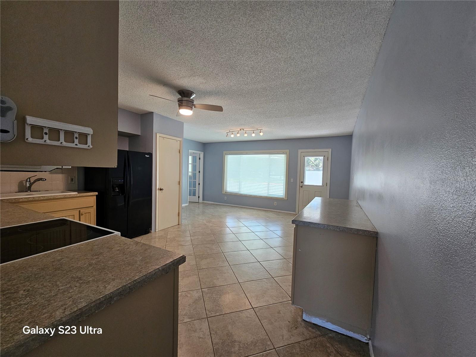 ON TOP OF THE WORLD - Residential Lease