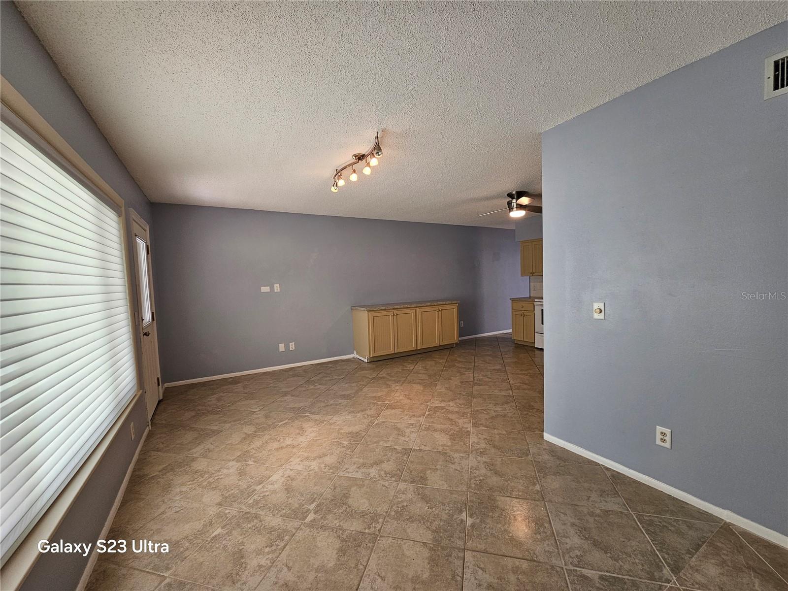 ON TOP OF THE WORLD - Residential Lease