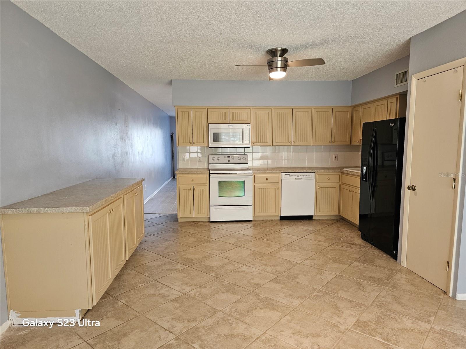 ON TOP OF THE WORLD - Residential Lease