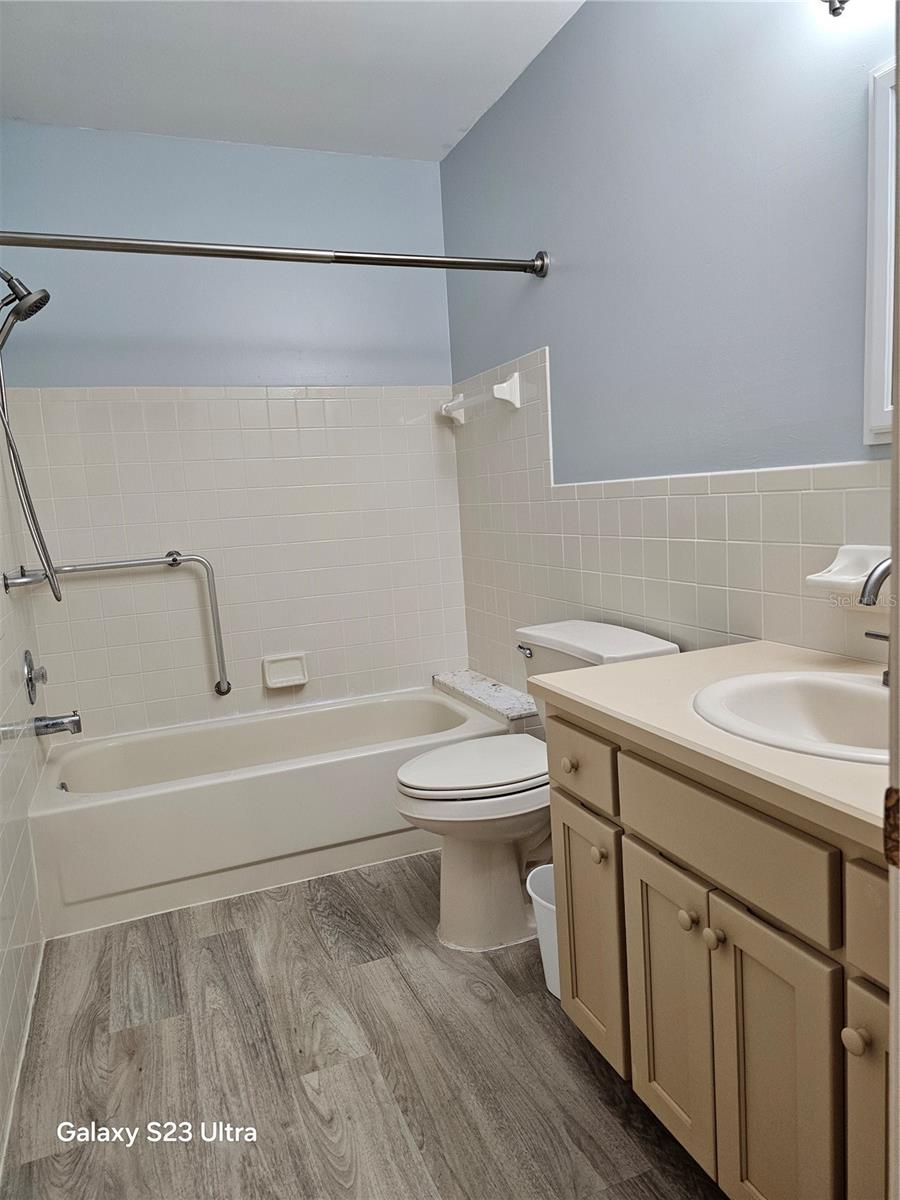 ON TOP OF THE WORLD - Residential Lease