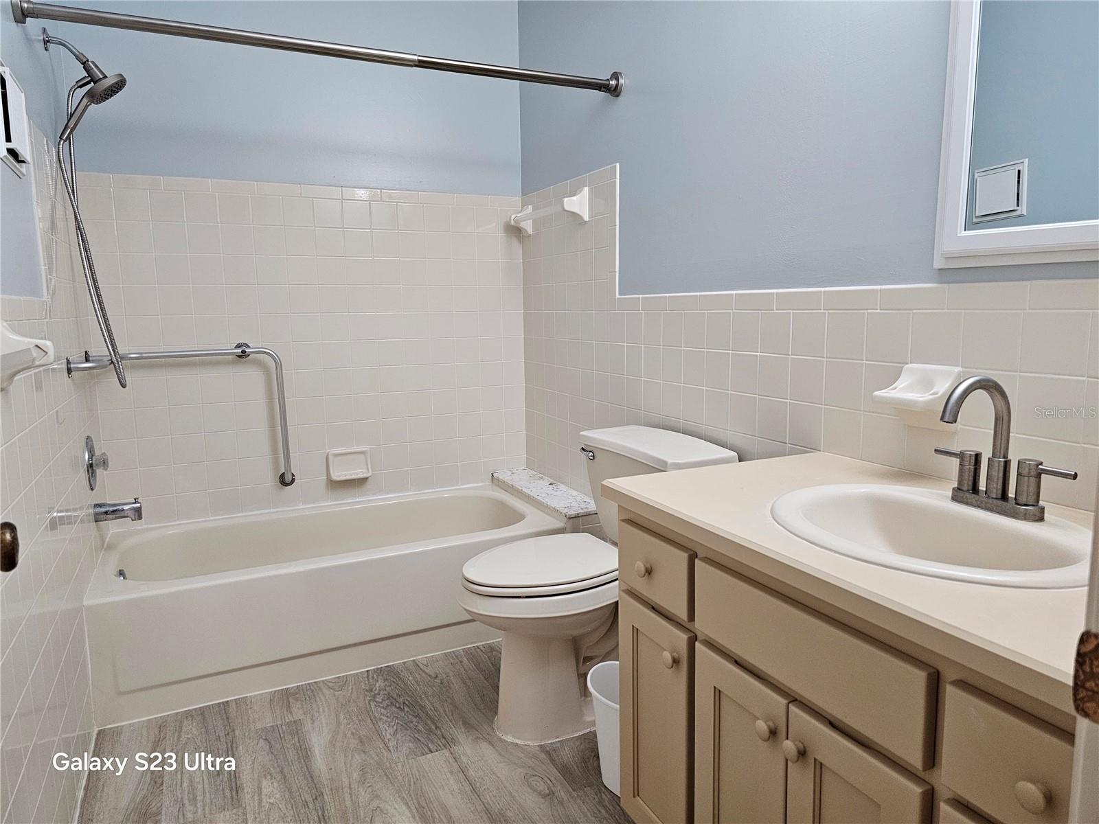 ON TOP OF THE WORLD - Residential Lease