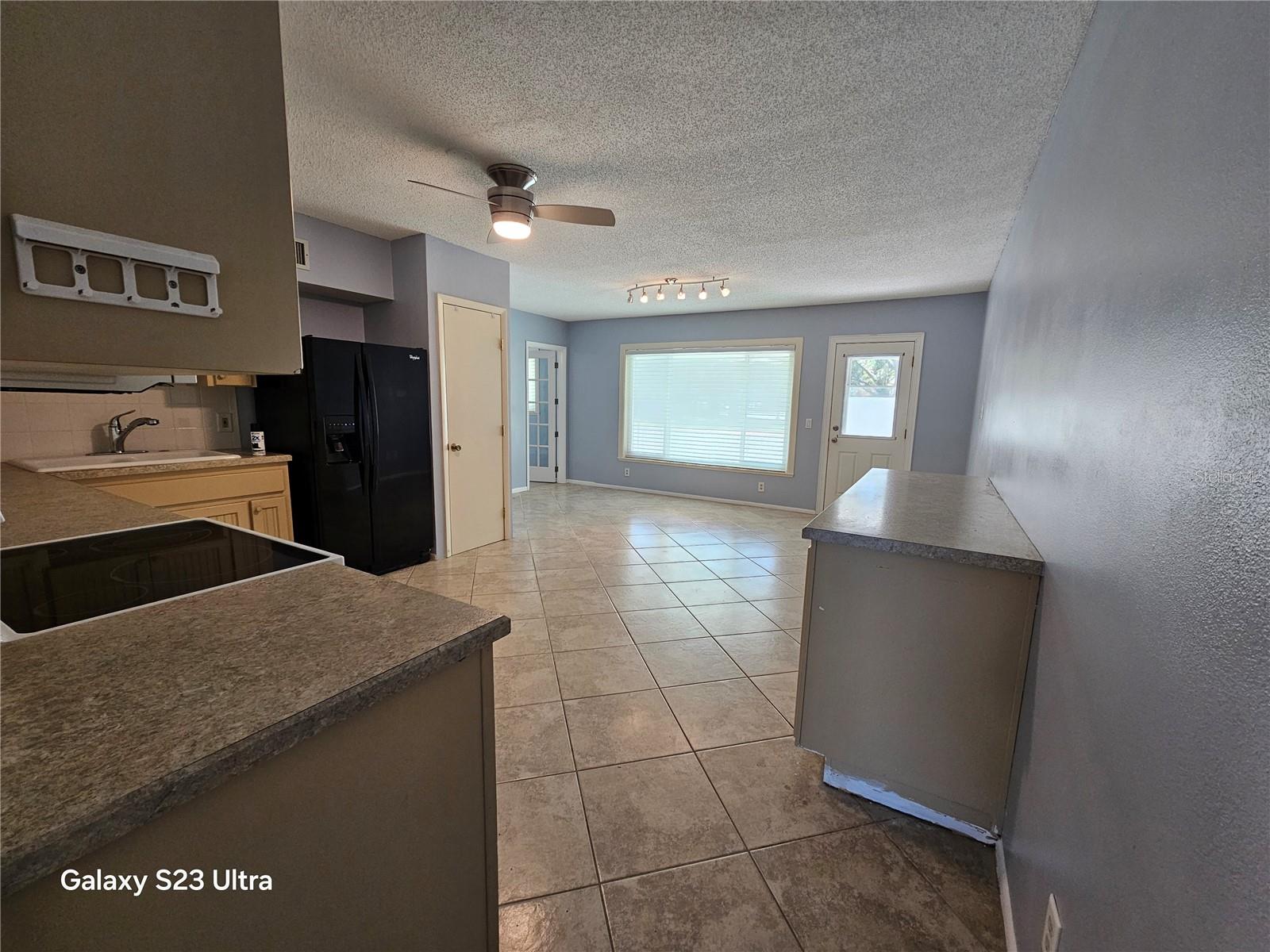 ON TOP OF THE WORLD - Residential Lease