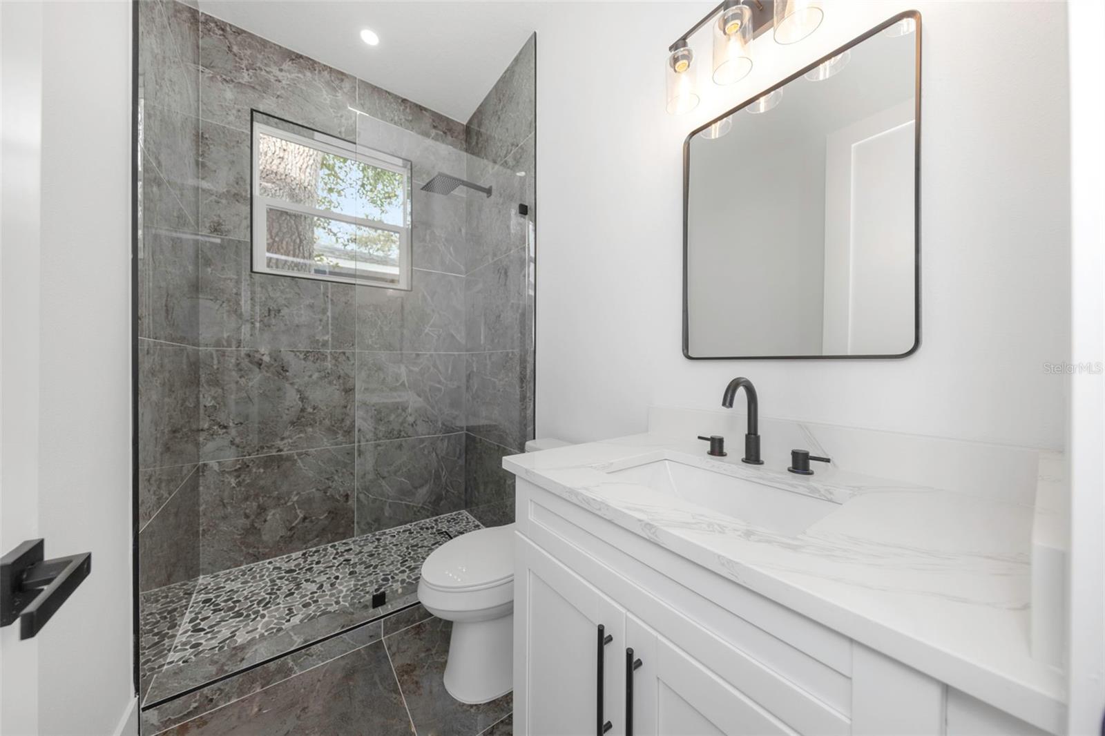 NEW ATHENS CITY - Residential