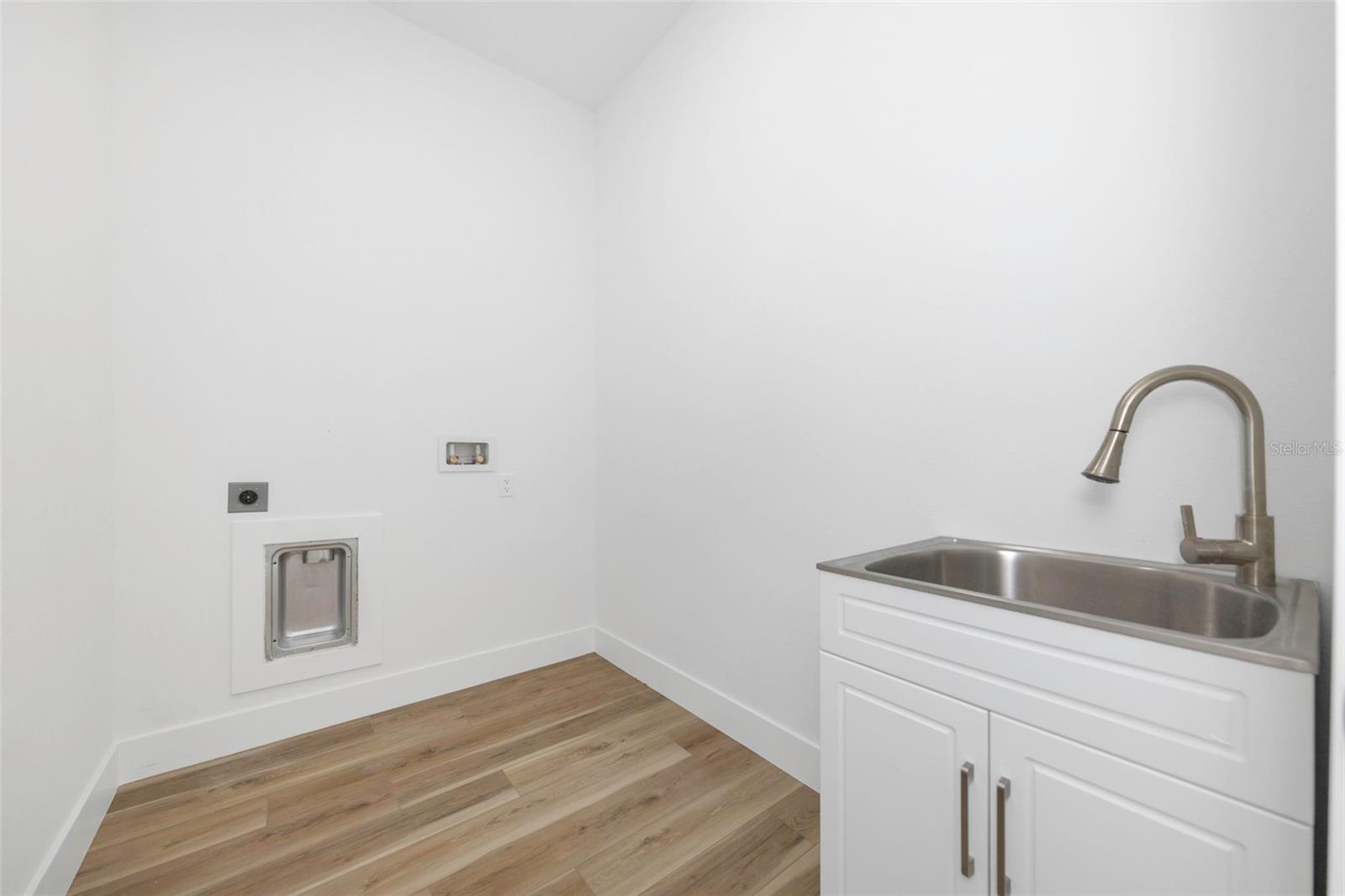 NEW ATHENS CITY - Residential