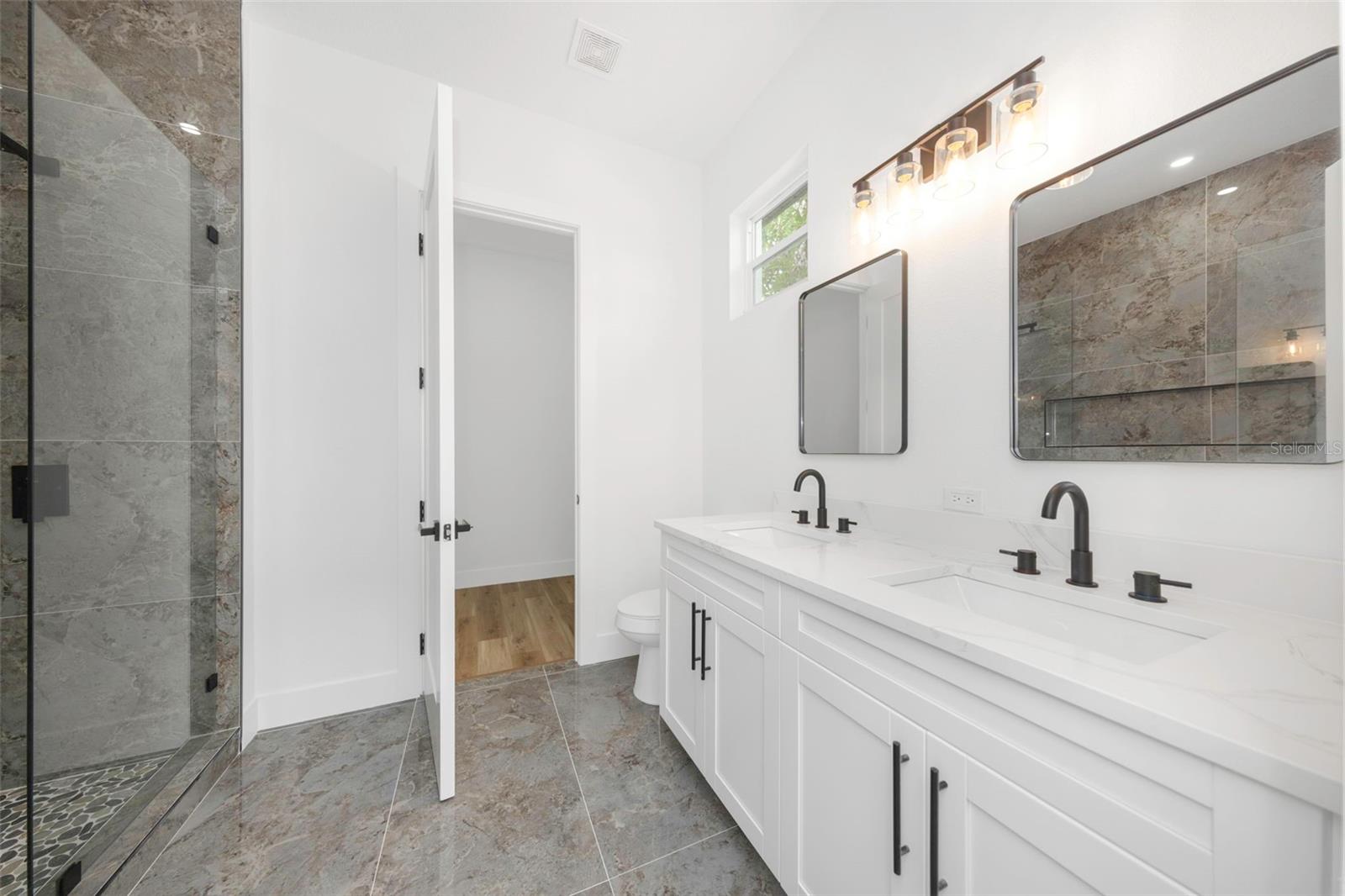 NEW ATHENS CITY - Residential