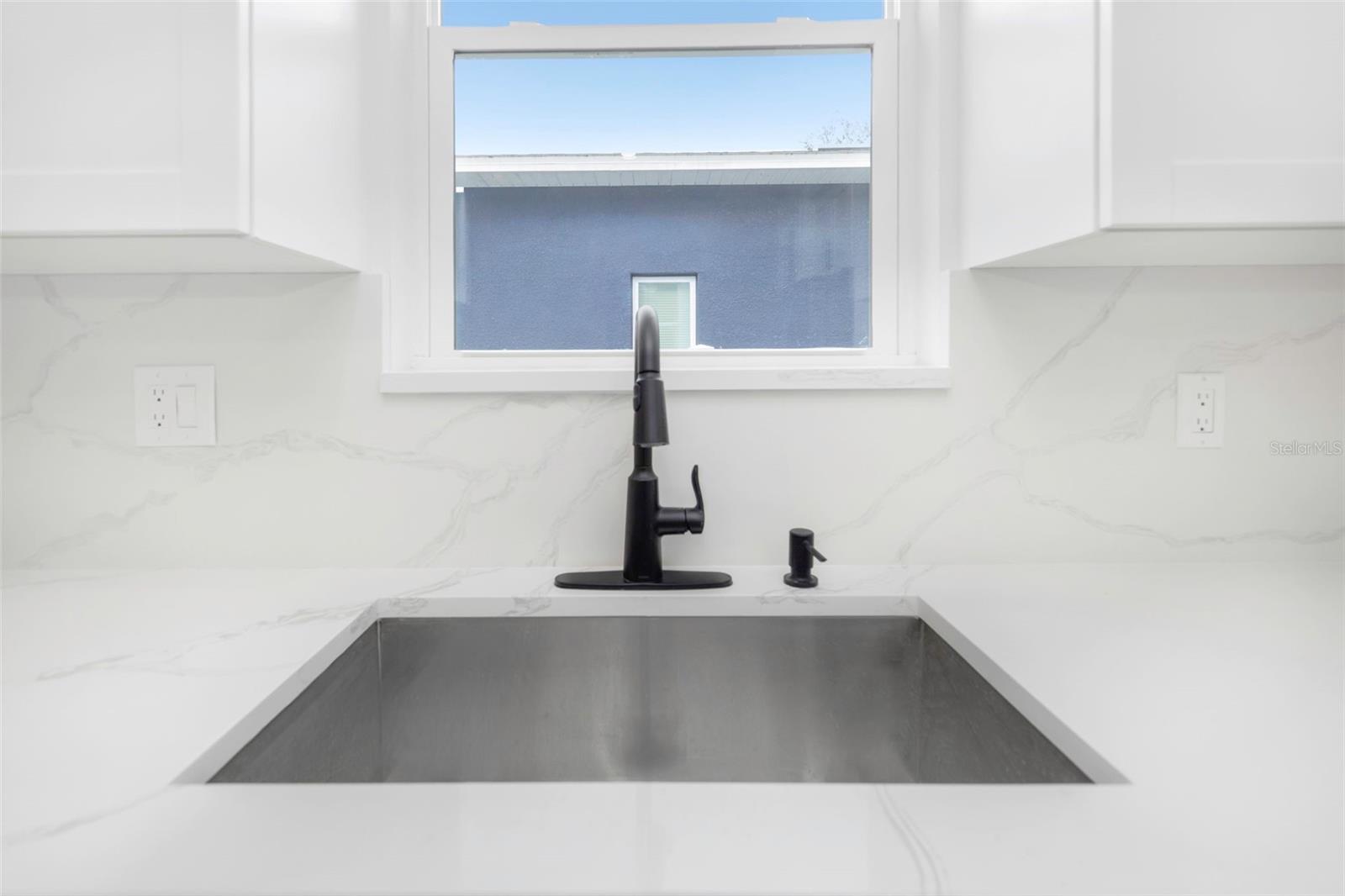 NEW ATHENS CITY - Residential