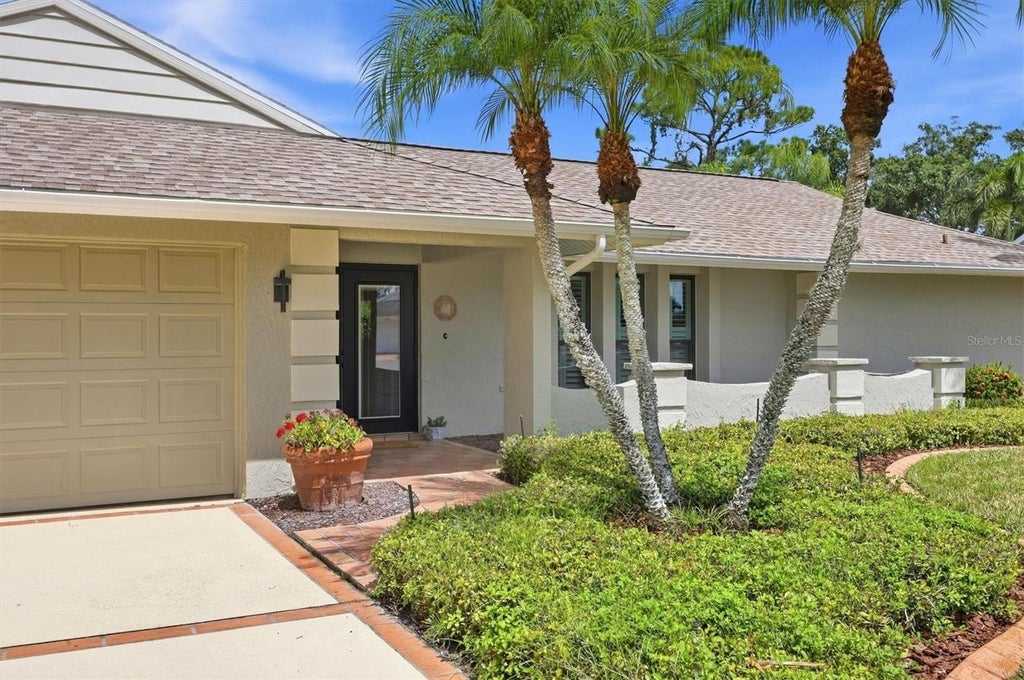 Photo of 4865 Greywood Lane, Sarasota, FL 34235 (MLS # A4706171)