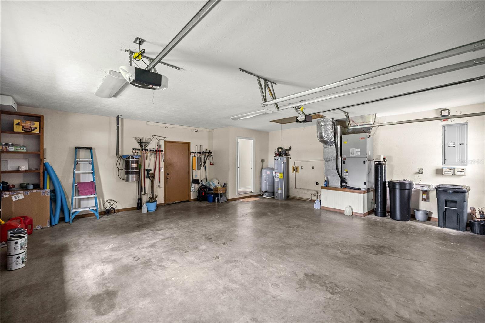 HICKORY MEADOWS - Residential