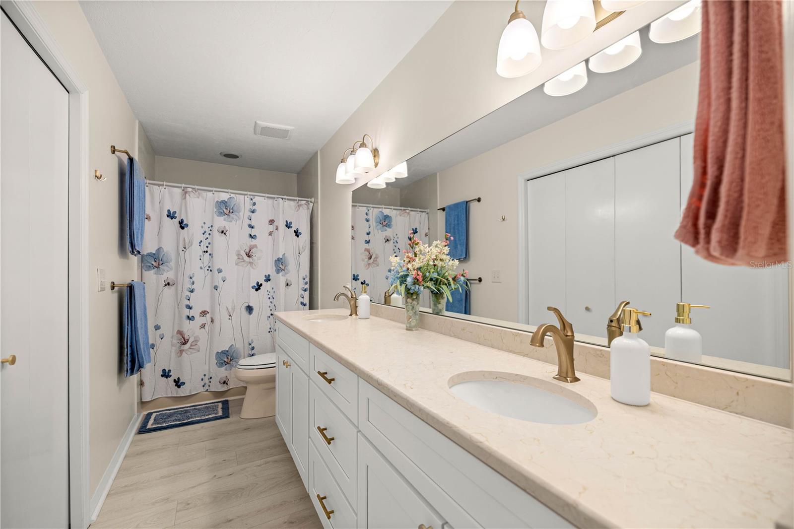 HICKORY MEADOWS - Residential