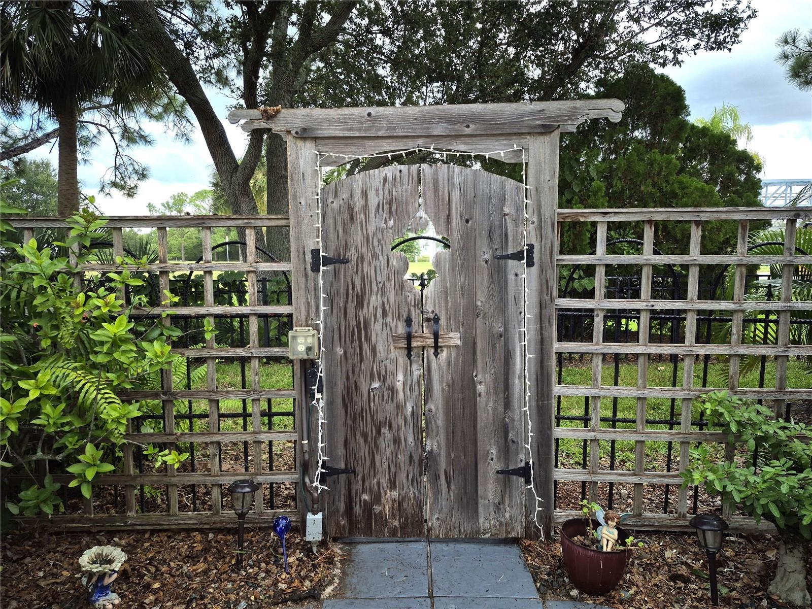 MEDITERRANEAN MANORS - Residential