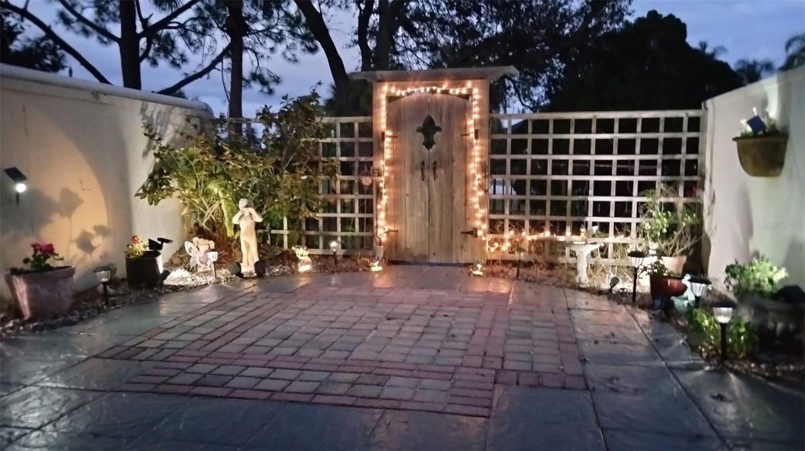 MEDITERRANEAN MANORS - Residential