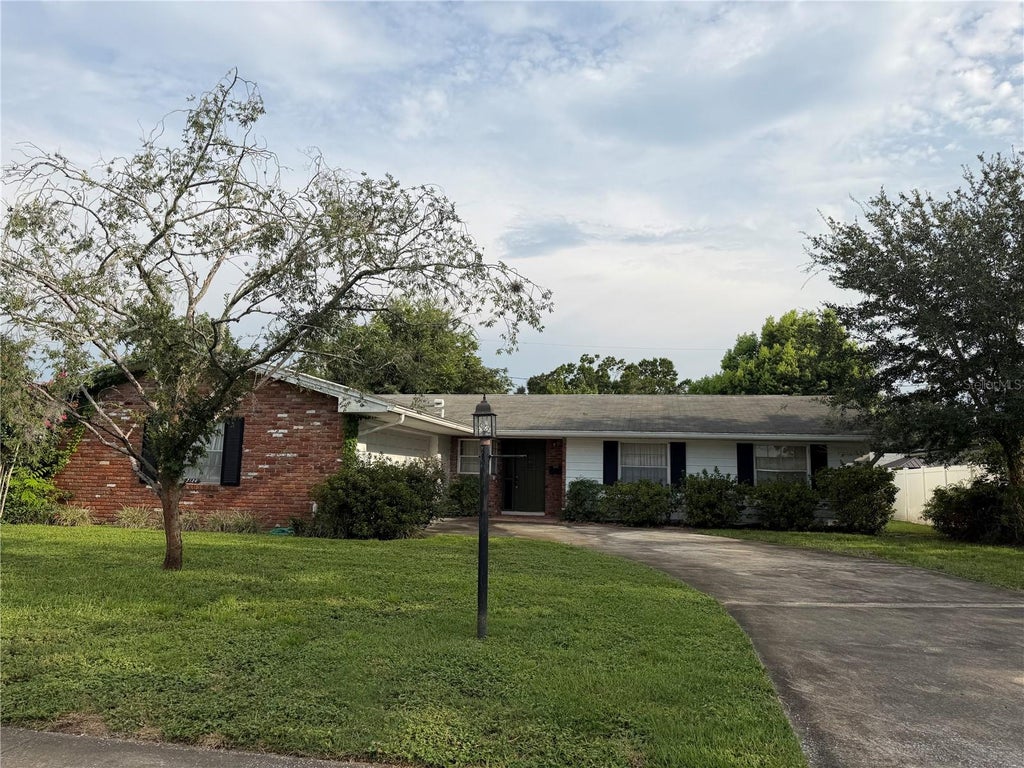 Photo of 2124 Miscindy Place, Orlando, FL 32806 (MLS # O6428998)