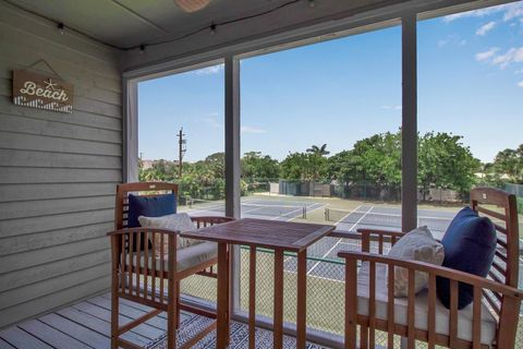 A home in LONGBOAT KEY