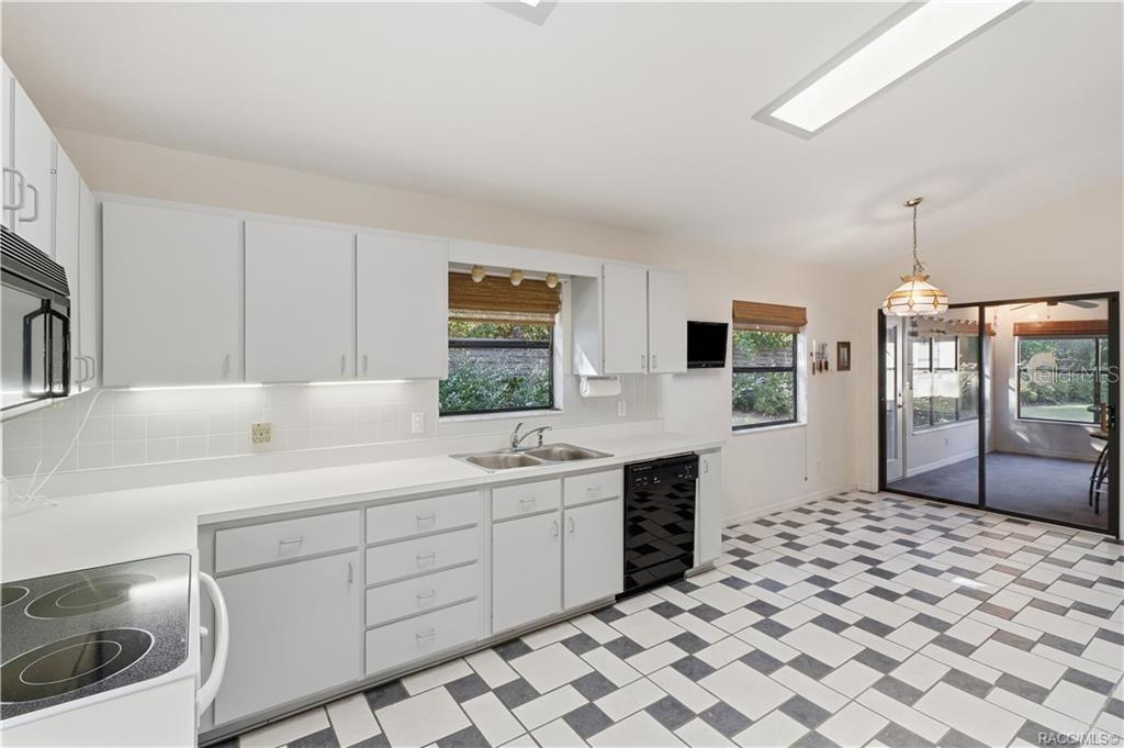 Photo of 6268 W Weston Drive, Crystal River, FL 34429 (MLS # TB8560402)