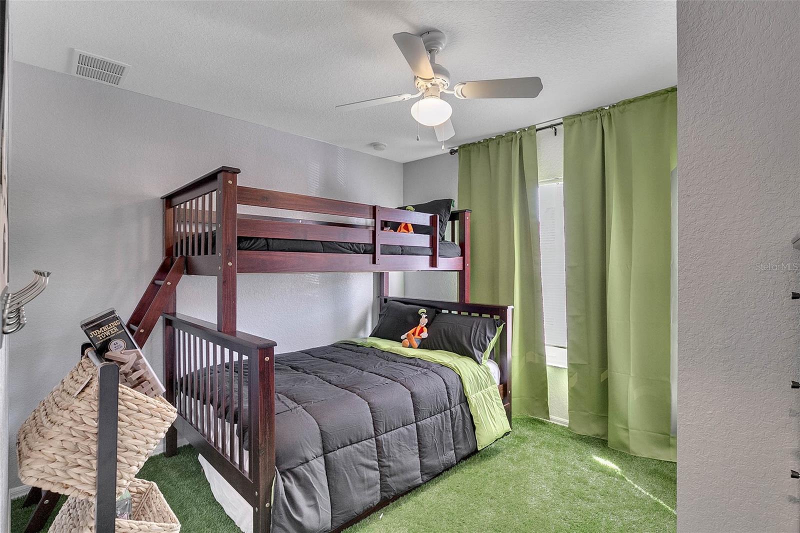 VILLAS AT SEVEN DWARFS LANE CONDO - Residential Lease