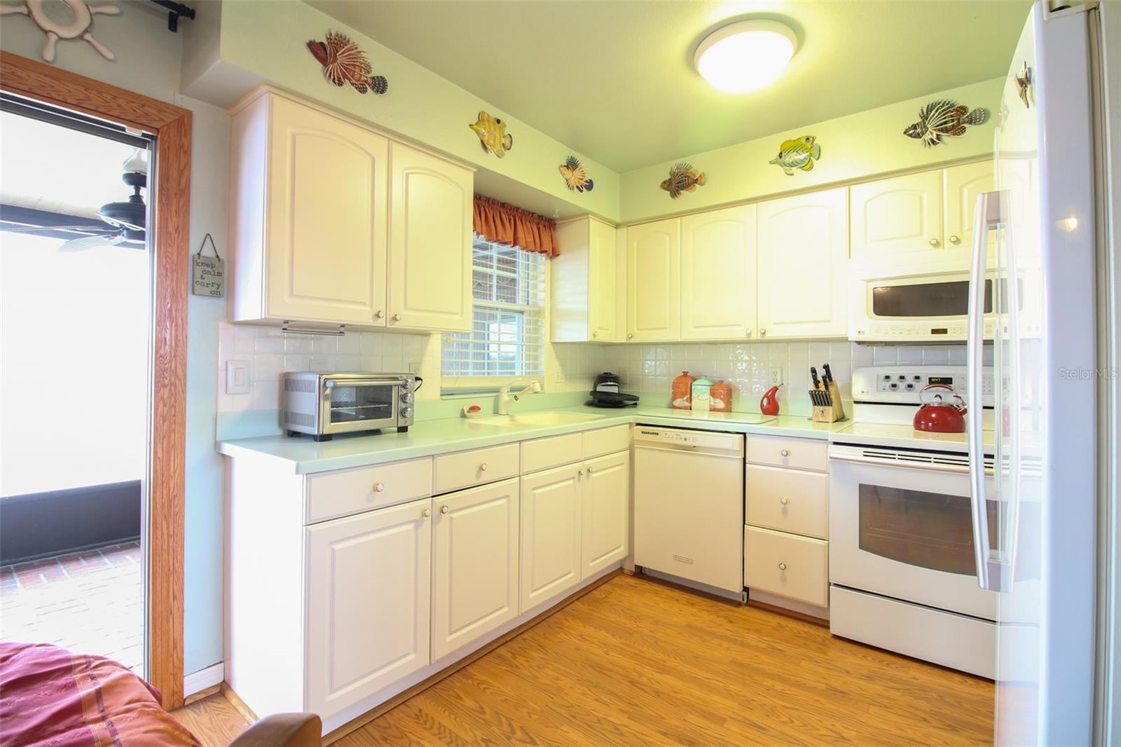 LAKE BENTLEY SHORES CONDO PH 01 - Residential